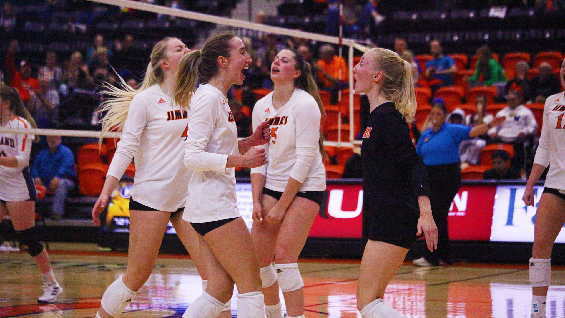 Second-ranked Jimmies begin road swing with win at No. 19 Dordt